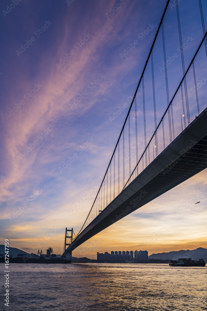 Obraz premium Sunset under the Tsing Ma Bridge of Hong Kong