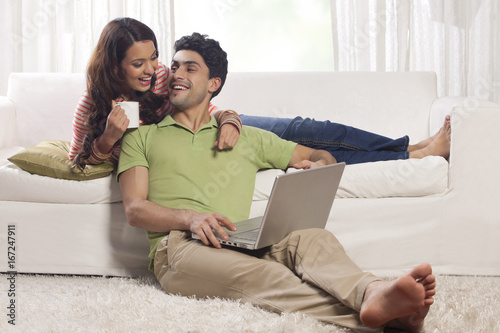 Married couple with a laptop