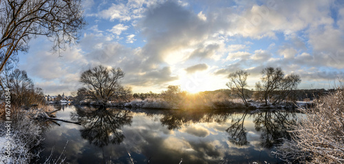 Die Lahn bei Lahnau im Winter