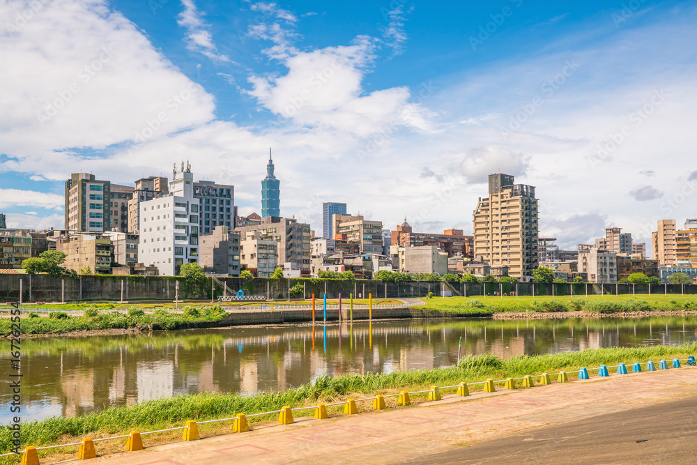 Fototapeta premium Taipei city skyline in Taiwan