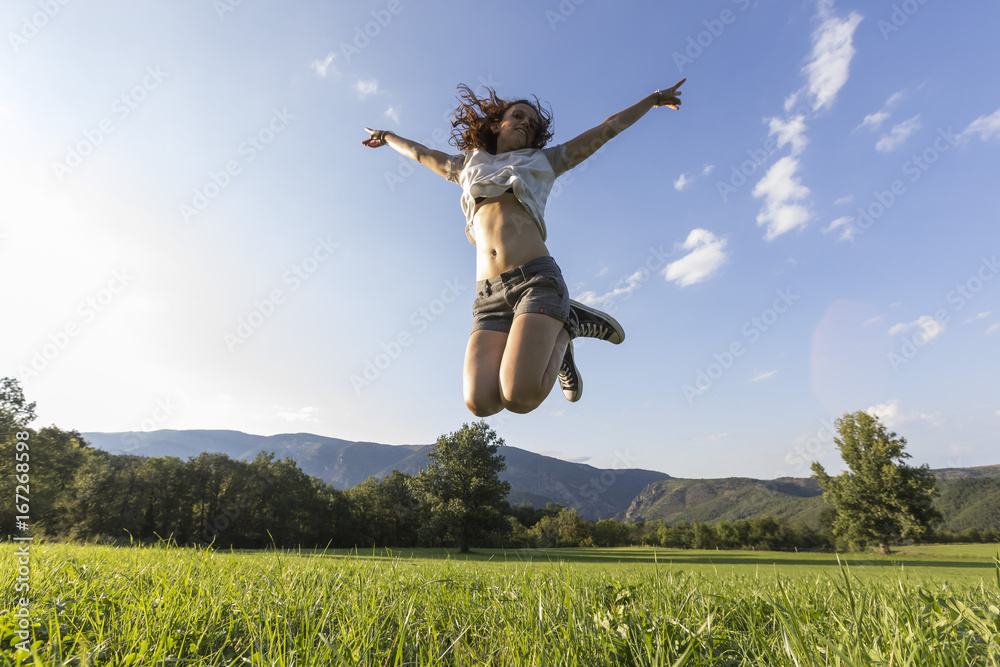 Jolie saut de joie en nature Stock Photo | Adobe Stock