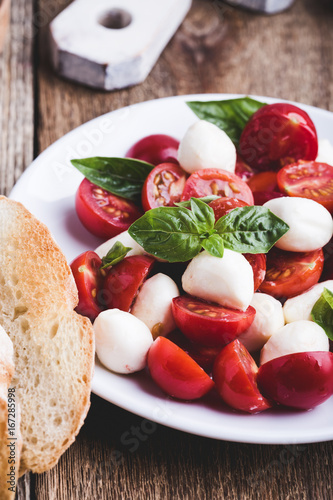 Obraz na plátně Traditional caprese salad