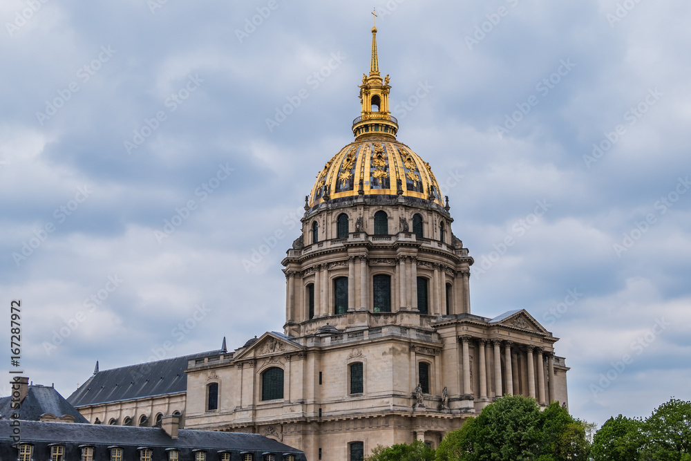 Chapel of Saint Louis in Les Invalides (National Residence of the Invalids) complex. Chapel built in 1679, is the burial site for some of France's war heroes, notably Napoleon Bonapart. Paris. France.