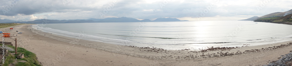 Obraz premium Panoramic view of a beach by the coast of Atlantic Ocean, Wild Atlantic way, Ireland