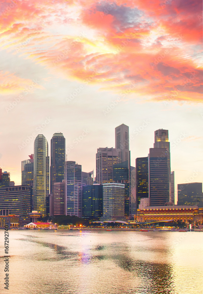 Naklejka premium Singapore Downtown at sunset