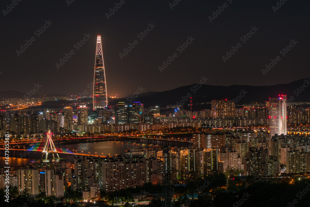 Obraz premium South Korea. Night view of Seoul city and skyline with skyscrapers.