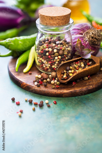 Pepper spice mix and fresh garlic