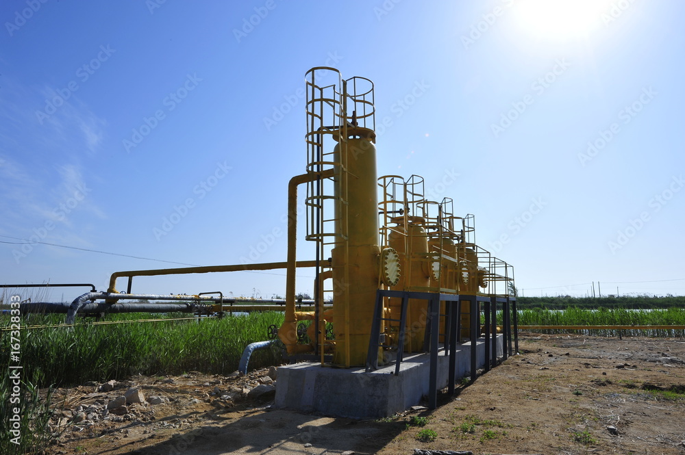 Obraz premium The pipe and valve oil fields