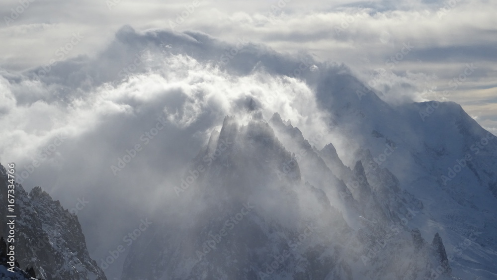 Naklejka premium massif du Mont-Blanc avant la tempête