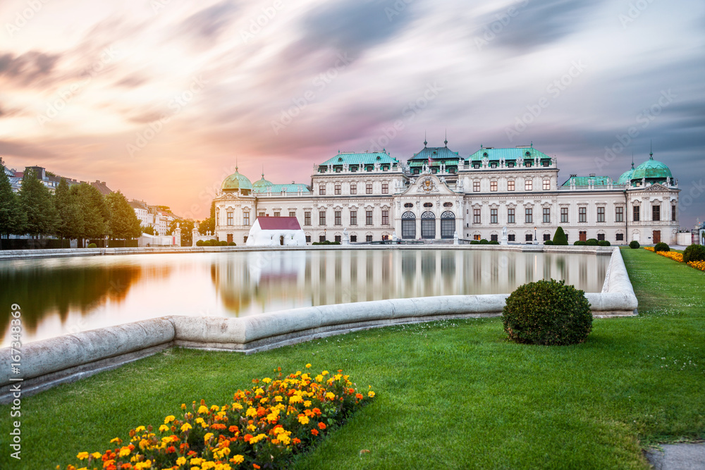 Fototapeta premium Belvedere palace at sunset in Vienna, Austria