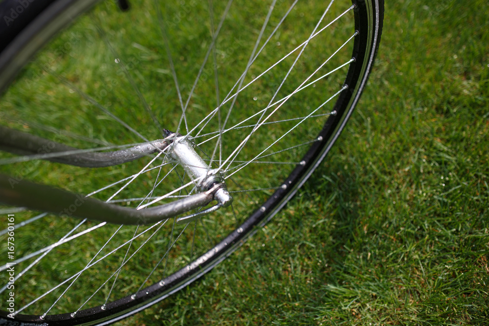 Naklejka premium Close-up detail of wheel on a vintage bicycle.