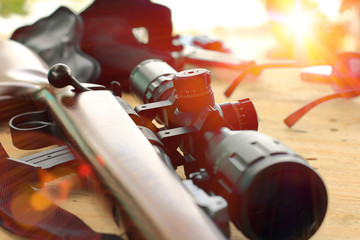 Papier peint photo Chasser Lunette de fusil de chasse sportive  © toodtuphoto