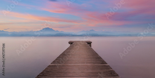 Bootssteeg am See