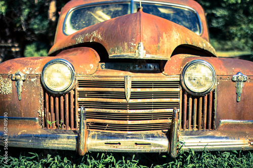 rusty oldtimer car front