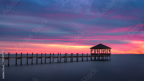 Foto Sunset over gazebo, Pamlico Sound, Outer Banks, North Carolina