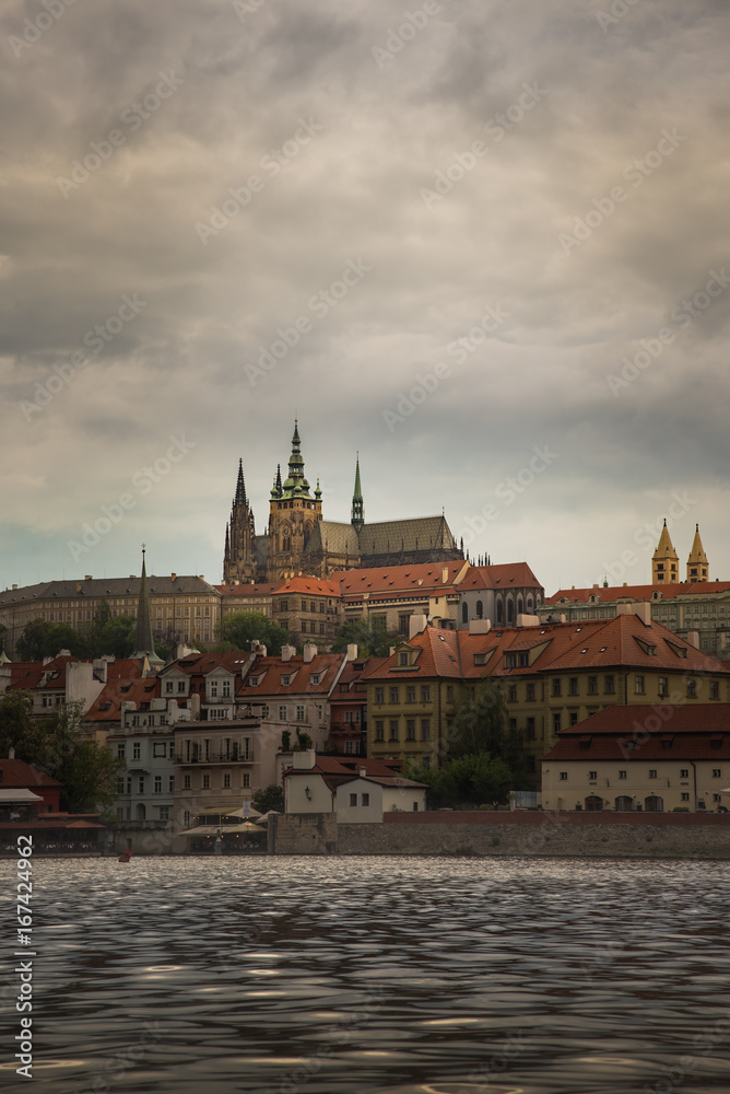 Obraz premium Vertical Prague Castle with cloudy sunset .
