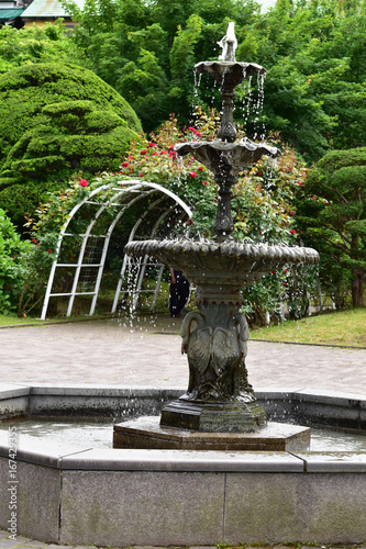バラの庭の噴水