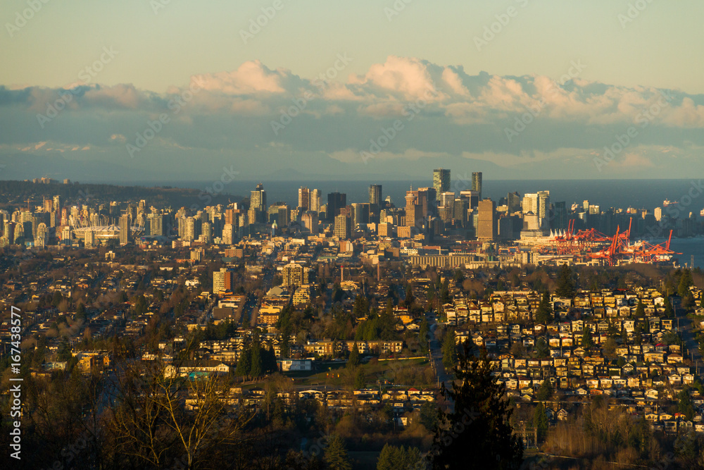 Obraz premium Vancouver downtown in morning light from sunrise