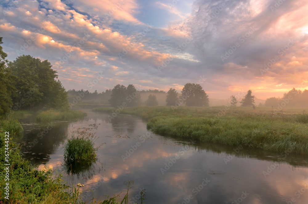 Obraz premium Świt po deszczu