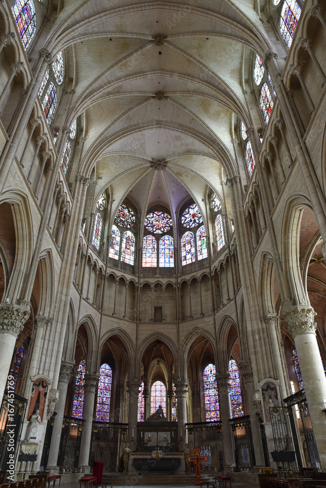 Choeur de la cathédrale gothique d'Auxerre en Bourgogne, France