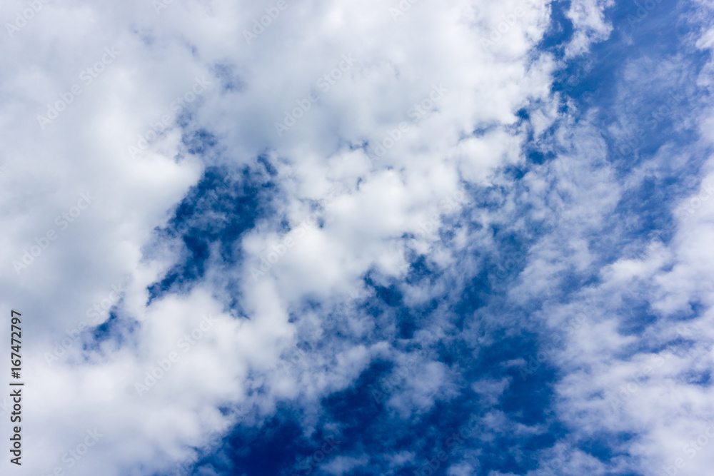 Obraz premium Bright sky and fresh air for background