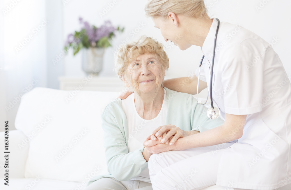 Obraz premium Happy elderly woman