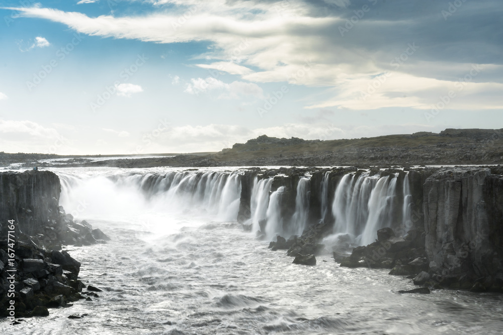 Beeindruckender Selfoss Wasserfall, Jökulsá á Fjöllum Schluch, Island Beeindruckender Selfoss Wasserfall, Jökulsá á Fjöllum Schluch, Island