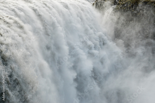 Gewaltige Wassermassen des Dettifoss Wasserfalls