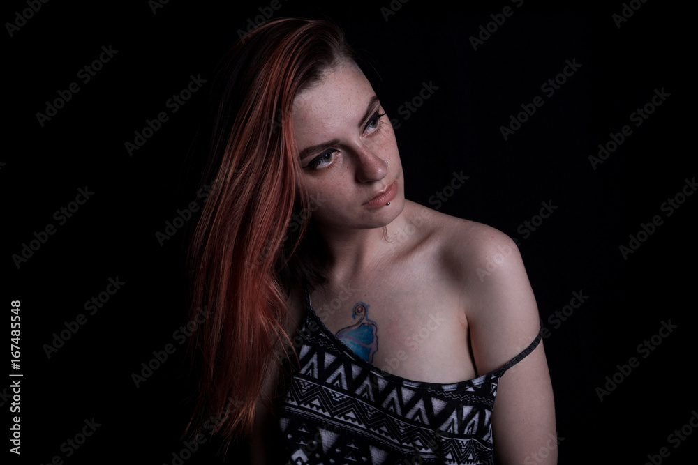 Naklejka premium red hair girl posing in studio