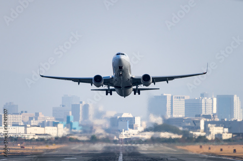 Boeing 737-800 taking off