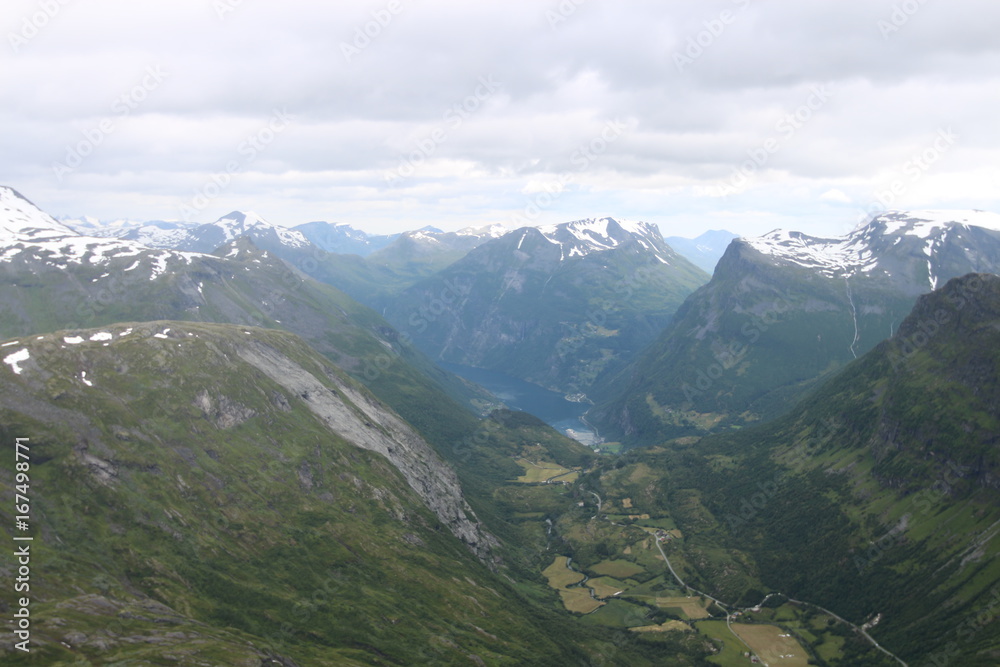 Blick über den Geiranger Fjord
