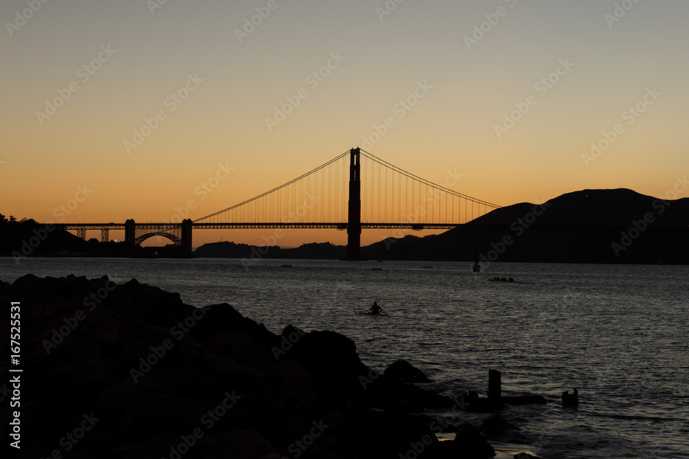 Fototapeta premium The Golden Gate Bridge at sunset