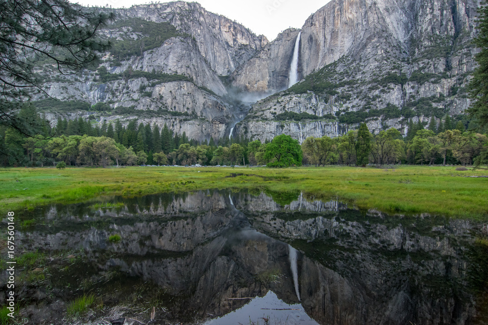Fotografie Yosemite Valley Waterfall Reflection
