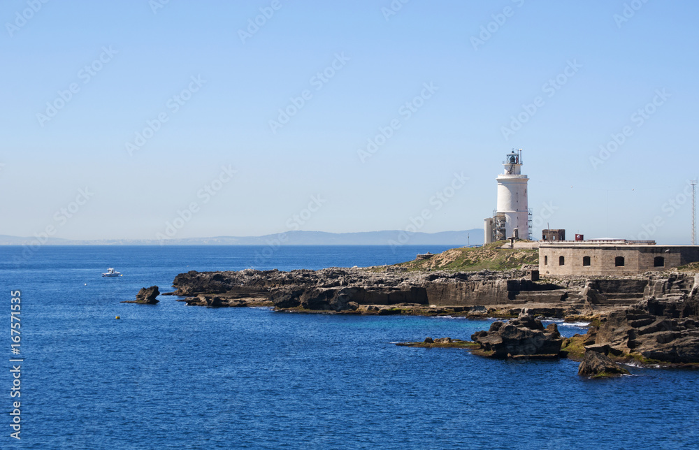 Tarifa, Spagna: il faro di Punta de Tarifa (Punta Tarifa), il punto più meridionale della penisola iberica e dell'Europa continentale 
