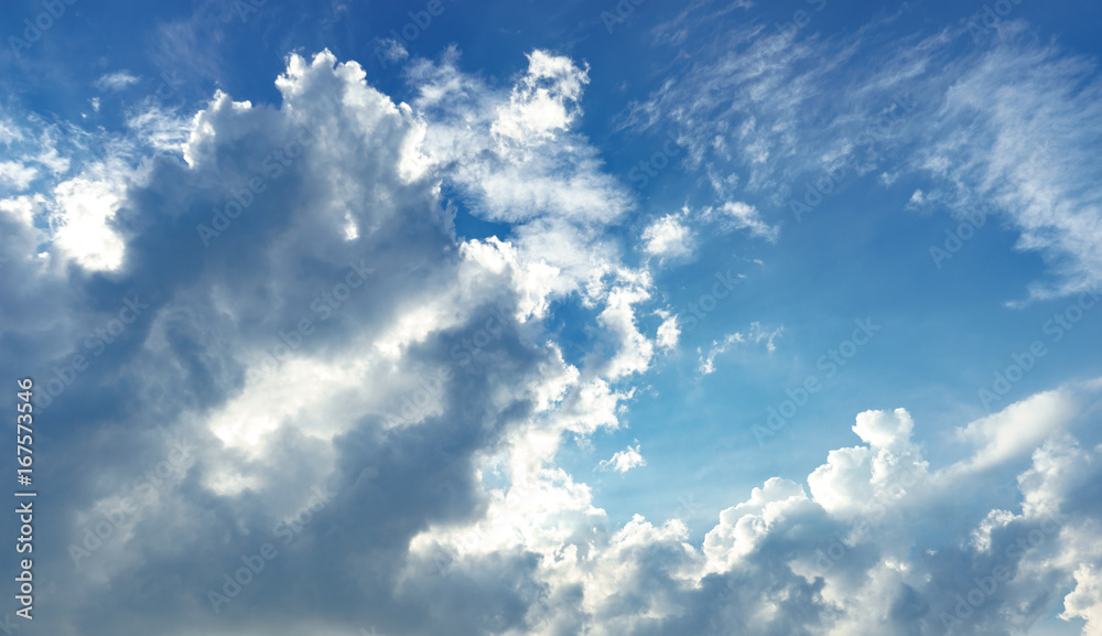 Obraz premium Sun light through the clouds