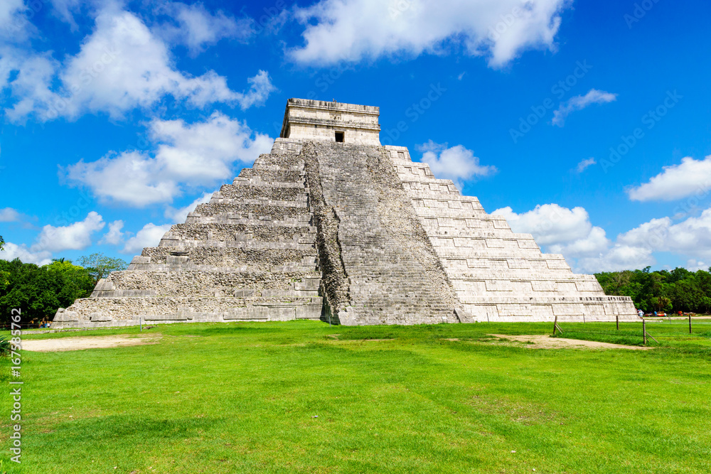 Ancient Mayan pyramid, Kukulcan Temple at Chichen Itza, Yucatan, Mexico.