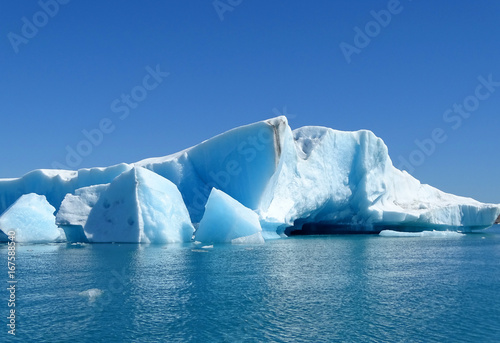 Eisblaue Eisberge, Gletschereis im Jokulsarlon, Island