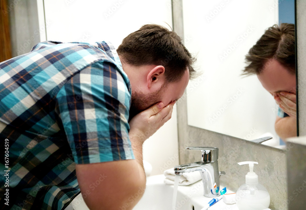 Obraz premium Washing and refreshing face.