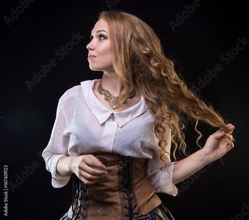 Valokuva Blond young woman with curly hair