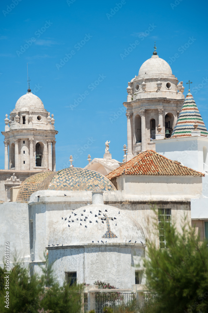 Dachlandschaft der Kirchen von Cadiz