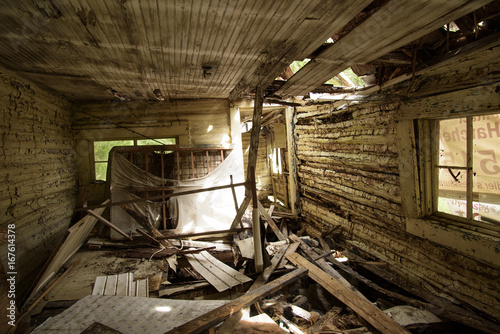 Log cabin ruin at Steinhatchee Florida