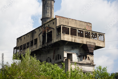 Tableau sur toile Abandoned and destroyed by war Tquarchal (Tkvarcheli) power plant
