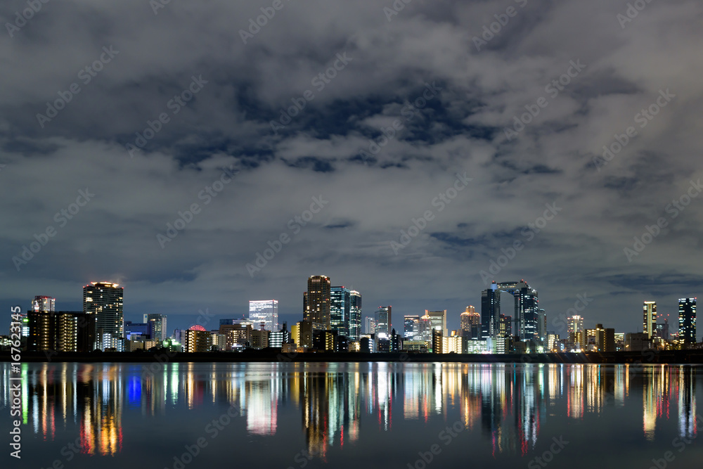 Fototapeta premium 淀川と大阪市内の夜景