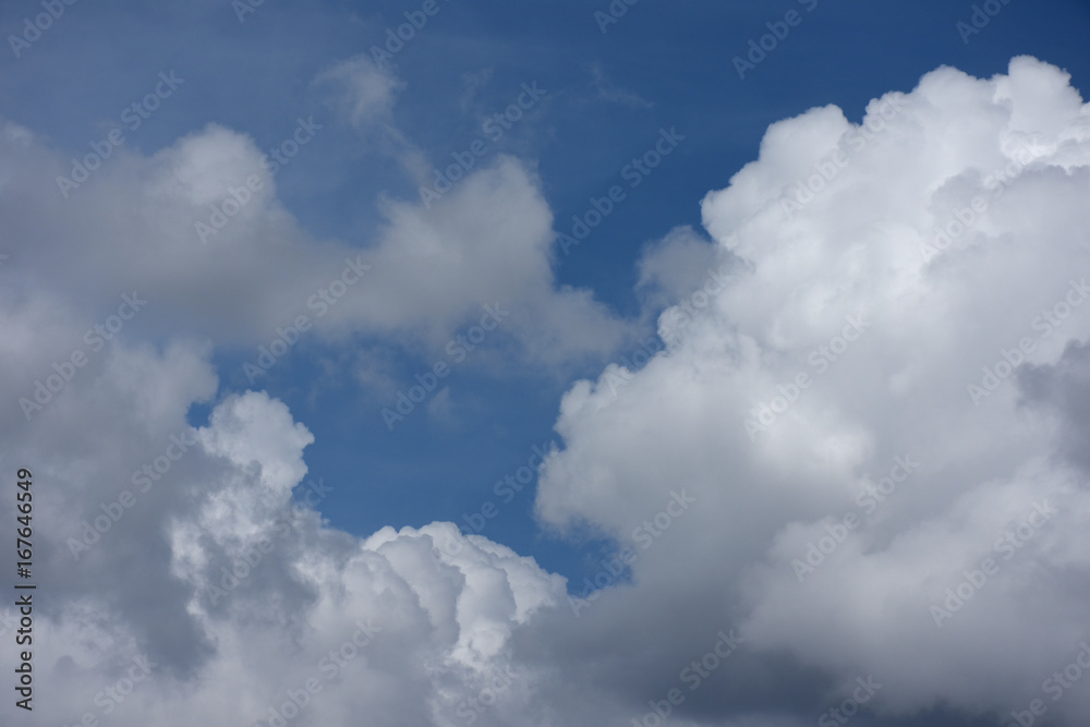青空と雲「空想・雲のモンスターたち」何か文句を言う、苦情を言う、苦言を言うなどのイメージ 青空と雲「空想・雲のモンスターたち」何か文句を言う、苦情を言う、苦言を言うなどのイメージ