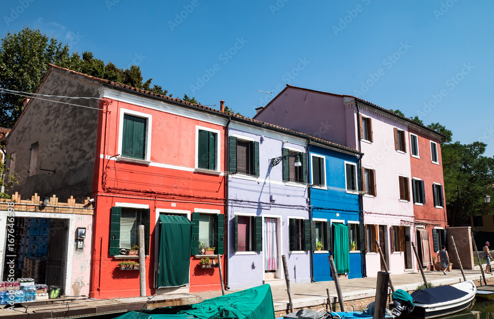     Häuserreihe- Bunte Häuser von Burano