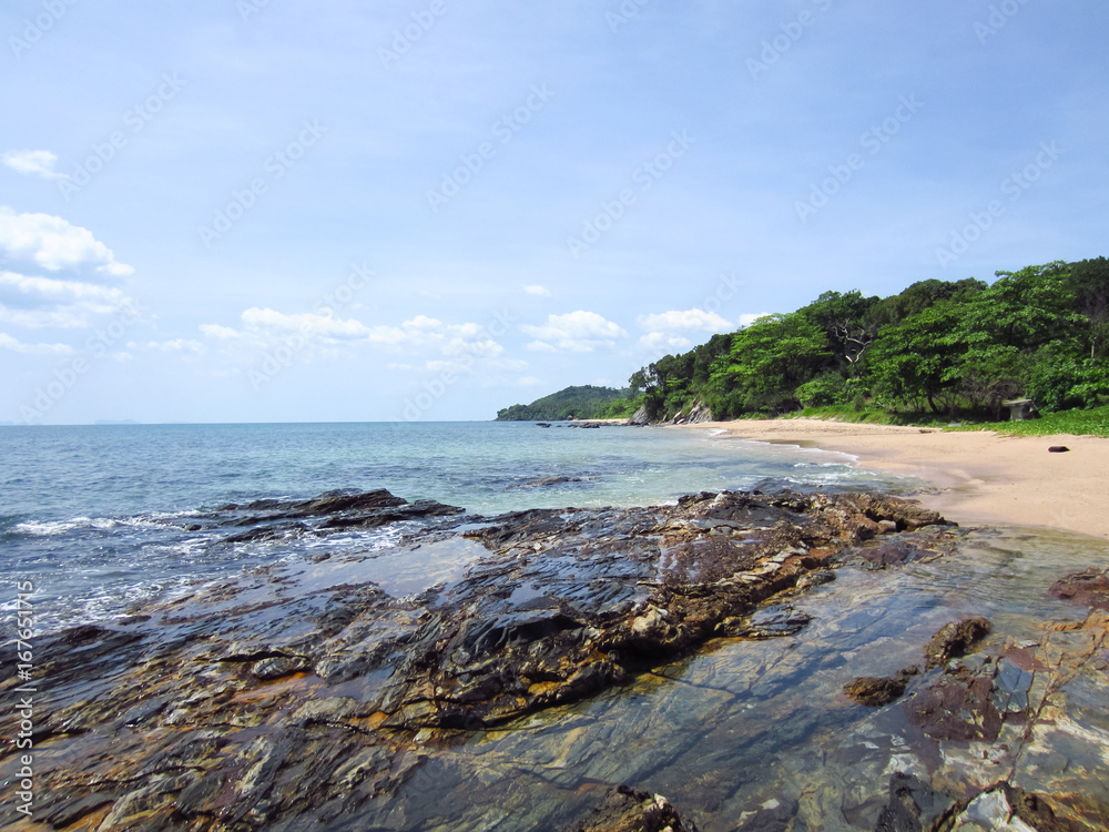 Klong Tob Beach, Location on Lanta Island