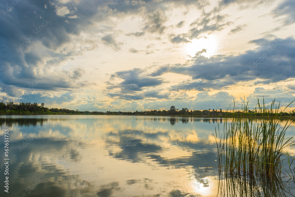 Fototapeta premium sky at sunset on the lake