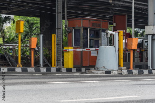Gate for expressway fee payment in Bangkok by EXAT © pongmoji