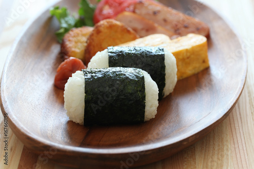 おにぎりとおかず／Onigiri and side dishes