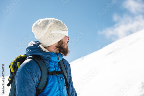 Portrait of a bearded guide wearing a hat and sunglasses © yanik88